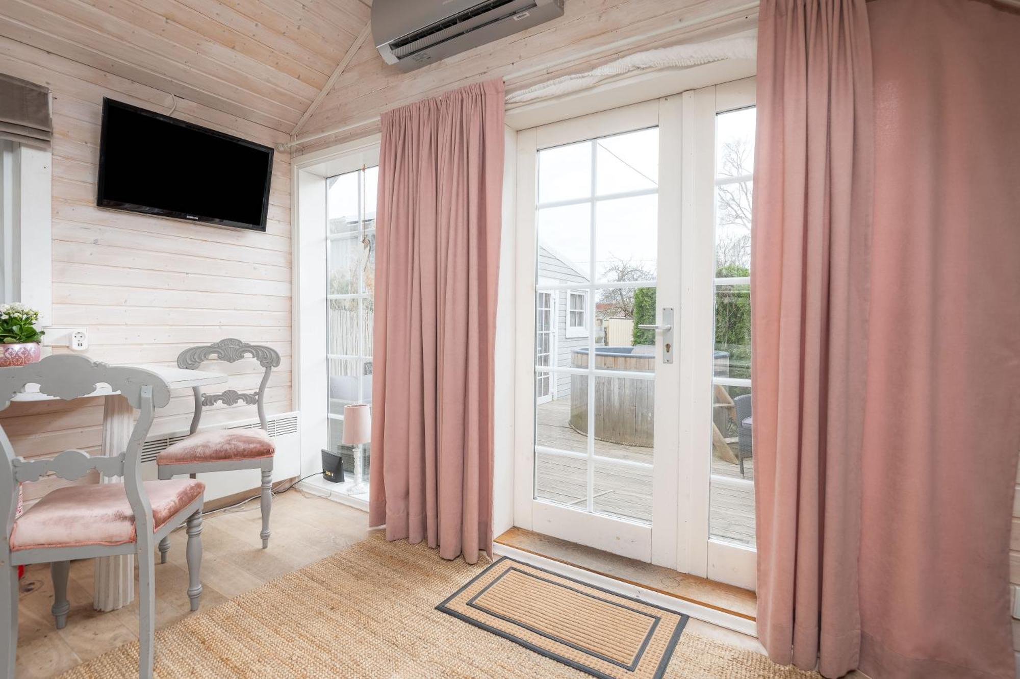 Guesthouse Delisa Пярну Екстер'єр фото